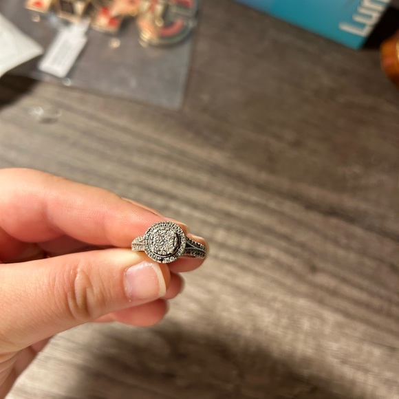 Old diamond classic ring